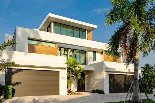 Ocean-to-Intracoastal Estate